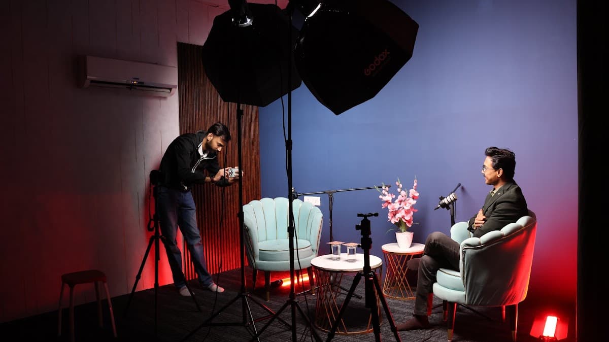 ES Podcast Studio - Best Podcast Studio in Noida - Recording studio in Chotpur, Noida