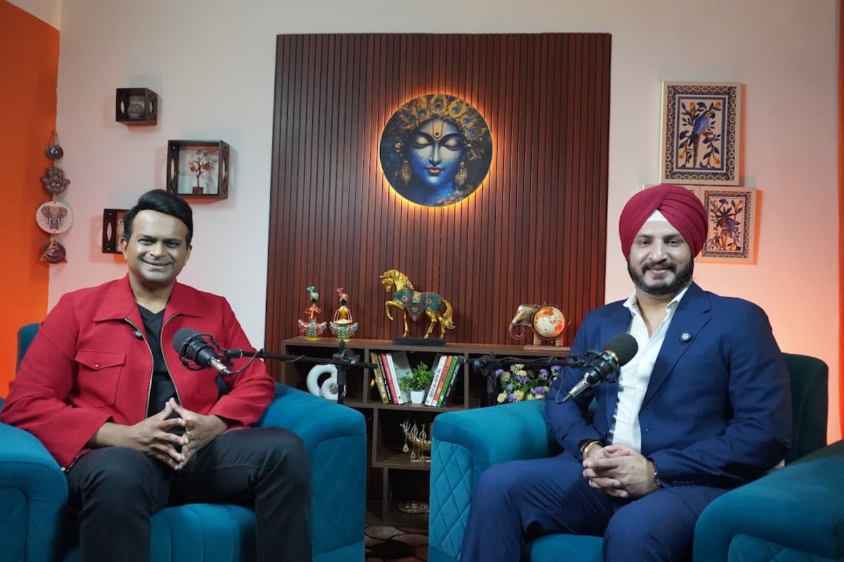 Zencast Studio | Podcast Studio on Rent | Podcast Production Company - Recording studio in Noida